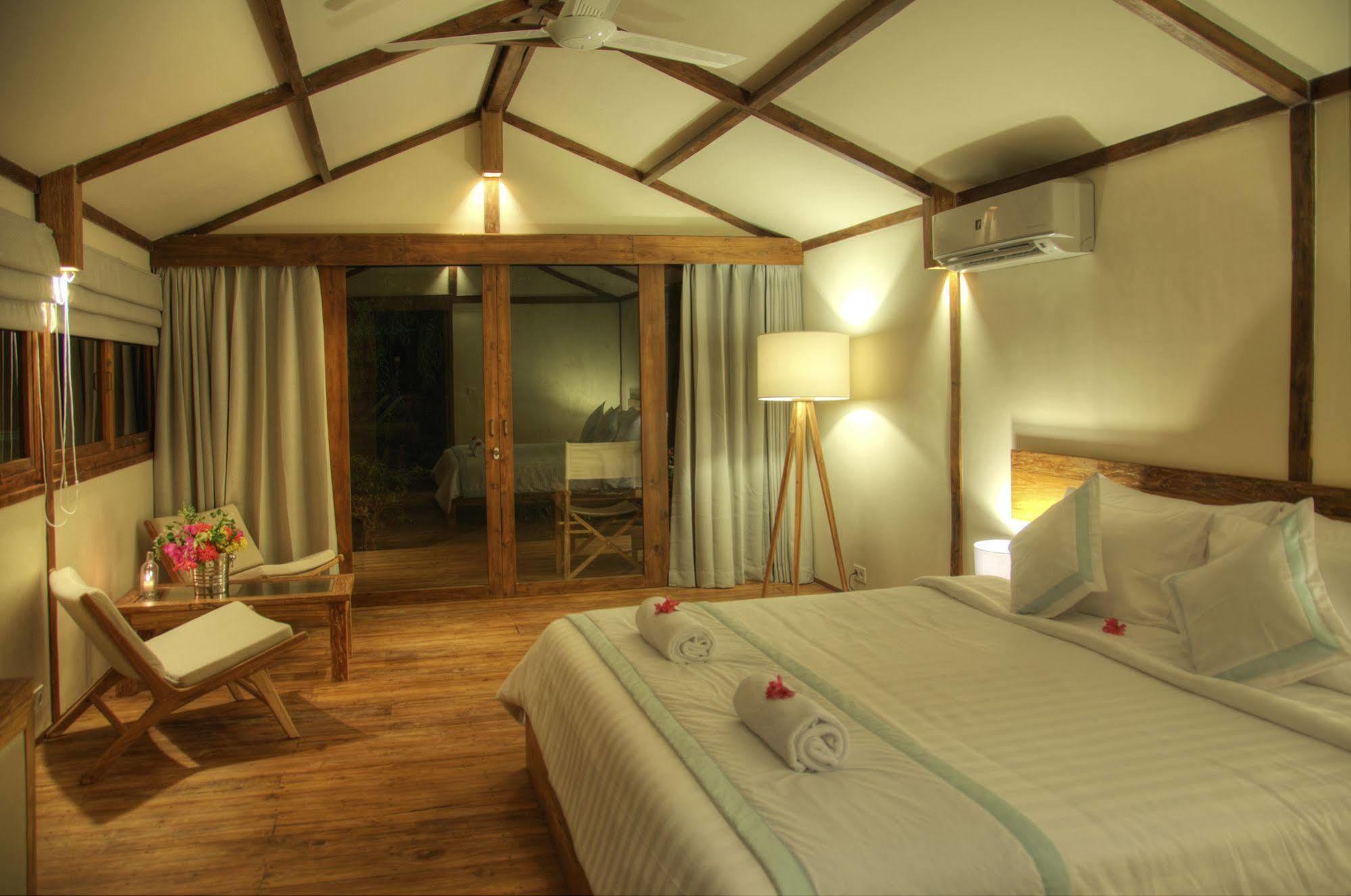 Gili Teak Beach Front Resort Gili Trawangan Exterior foto