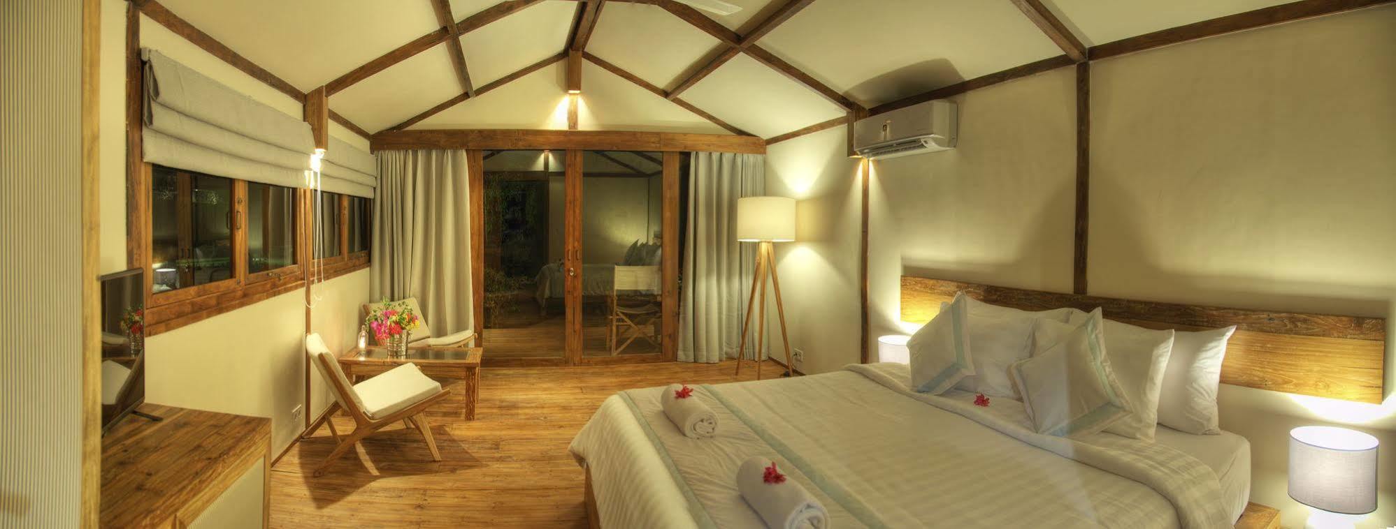 Gili Teak Beach Front Resort Gili Trawangan Exterior foto